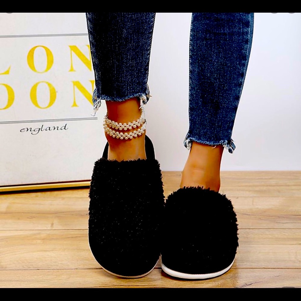 Black fuzzy slippers new